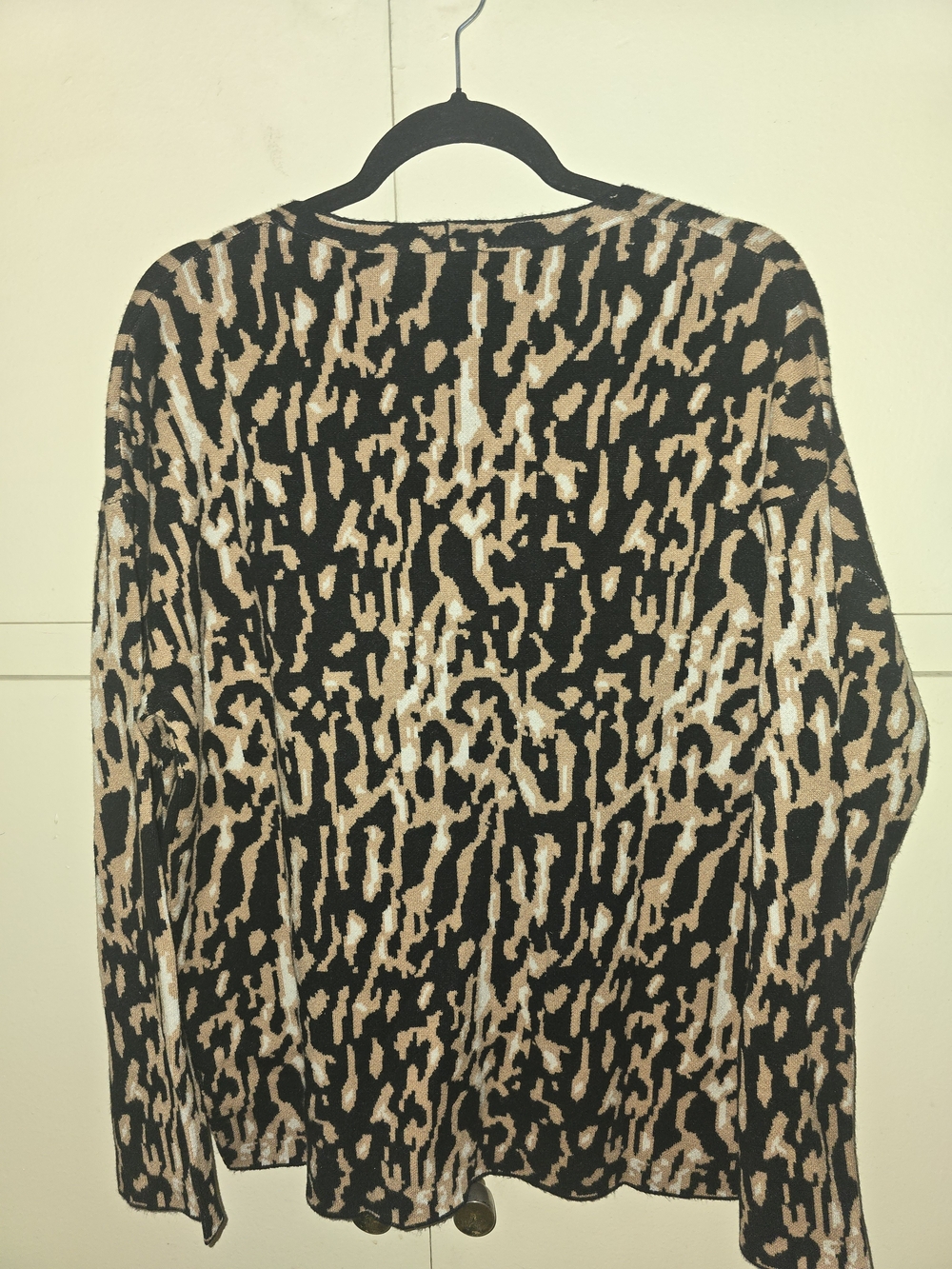 Express Women's Animal Print V-Neck Sweater - Black & Tan - Picture 3 of 3